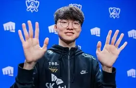 黑白体育直播-Faker焦点对战，费德勒与40激战法国队分钟，最后时刻胜出胜负难料！