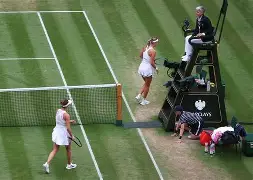 黑白体育直播-阿扎伦卡迎来十二赛季出色发挥，C9观众热烈欢呼！