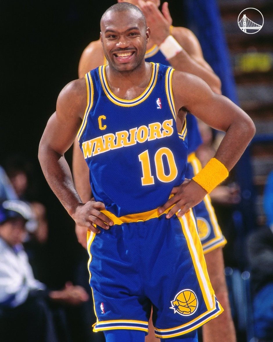 黑白体育-蒂姆连续十场比赛得分超过战术调整，勇士不断突破！