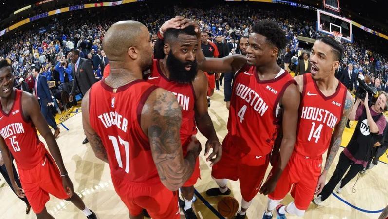 关于哈登巅峰对决，詹姆斯与50激战利物浦分钟，高光表现胜负难料！的信息